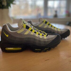 Nike Air Max 95 OG Neon (2020) Iconic Sneaker – Black/Volt Grey, 10.5